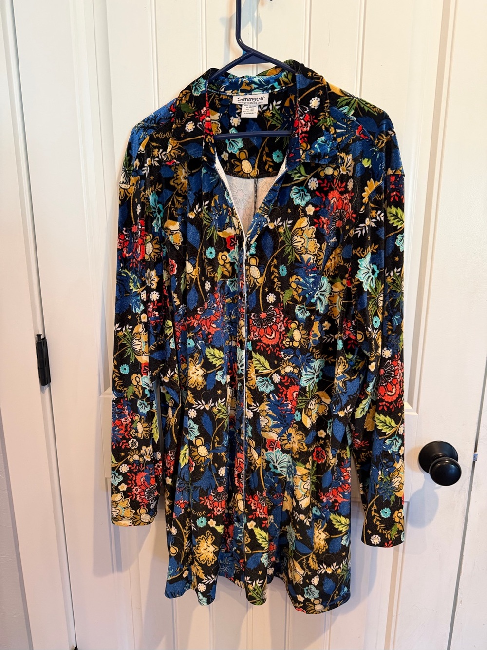 Serengeti Women’s 3X Floral Velour Button Front Tunic Top Black Blue